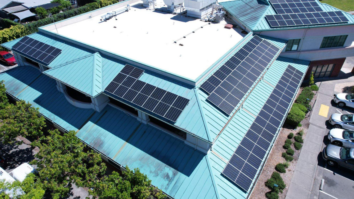 Aerial view of Alliance Medical Center rooftop solar in Healdsburg, CA